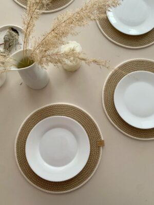 Джутовая салфетка с белым кантом